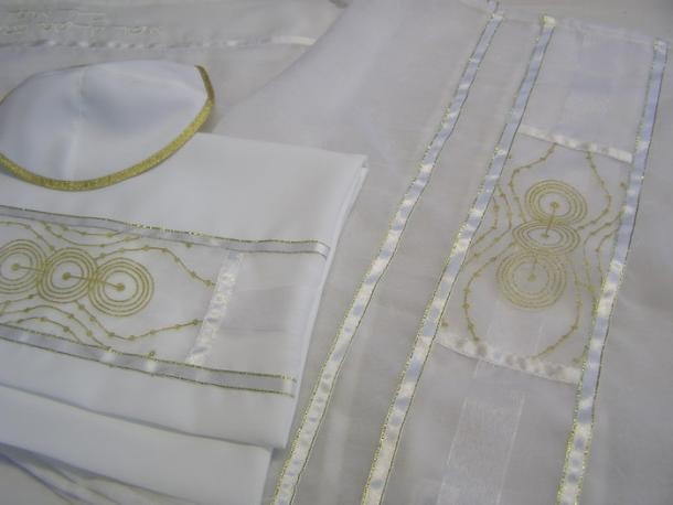 White Women’s Tallit with Gold Circles and Ribbon by Gallilee Silks