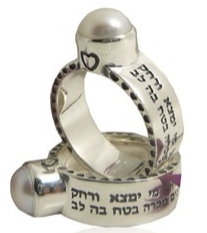 Pearl Ring with "Eshet Chayil" Inscription & Hearts